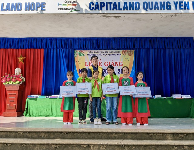 CapitaLand Development hỗ trợ dụng cụ học tập cho 1.400 học sinh 4 trường tại Việt Nam - Ảnh 2.