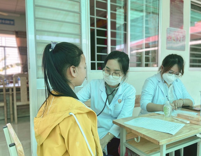 CapitaLand Development hỗ trợ dụng cụ học tập cho 1.400 học sinh 4 trường tại Việt Nam - Ảnh 3.