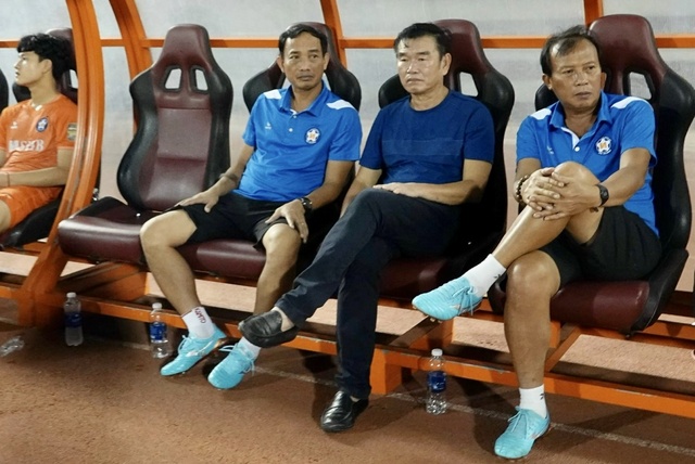 HLV Phan Thanh Hùng gặp khó với CLB Đà Nẵng - Ảnh 1.