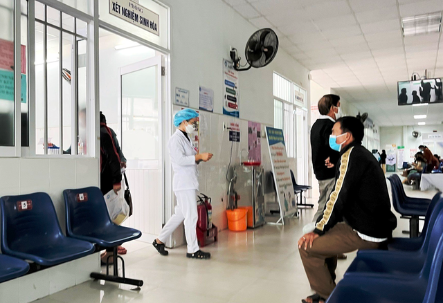 Nhiều bệnh viện ở Quảng Nam \\\'lao đao\\\' vì thiếu thuốc, vật tư y tế - Ảnh 1.