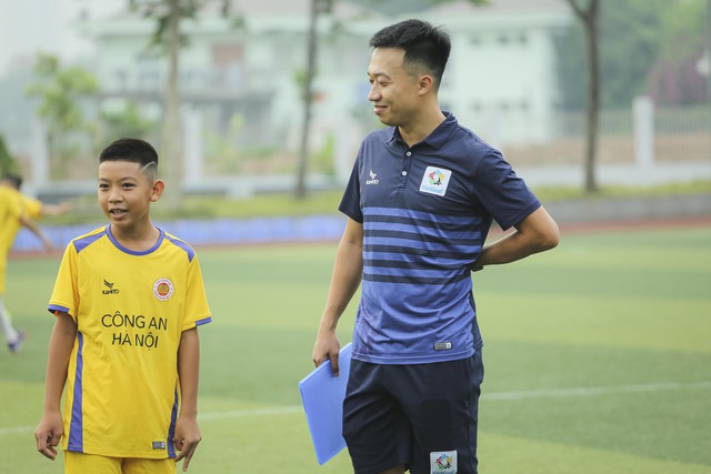 200 cầu thủ nhí tranh tài ở buổi tuyển chọn các đội tuyển trẻ Hà Nội - Ảnh 3.
