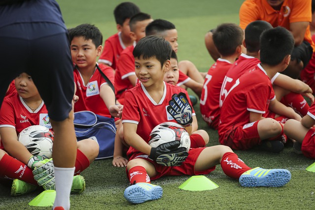 200 cầu thủ nhí tranh tài ở buổi tuyển chọn các đội tuyển trẻ Hà Nội - Ảnh 5.
