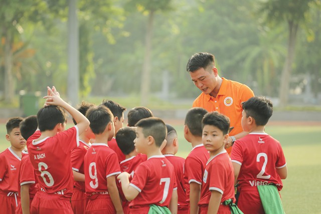 200 cầu thủ nhí tranh tài ở buổi tuyển chọn các đội tuyển trẻ Hà Nội - Ảnh 7.