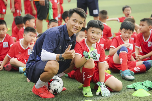 200 cầu thủ nhí tranh tài ở buổi tuyển chọn các đội tuyển trẻ Hà Nội - Ảnh 9.