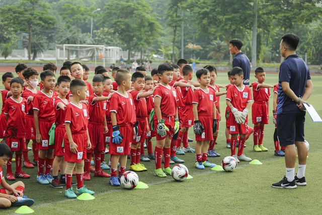 200 cầu thủ nhí tranh tài ở buổi tuyển chọn các đội tuyển trẻ Hà Nội - Ảnh 11.