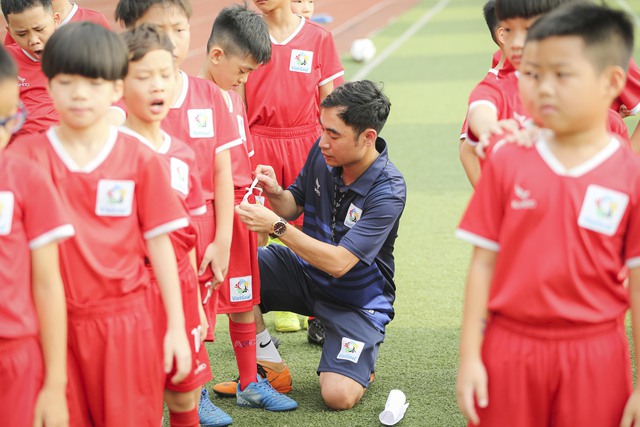 200 cầu thủ nhí tranh tài ở buổi tuyển chọn các đội tuyển trẻ Hà Nội - Ảnh 12.