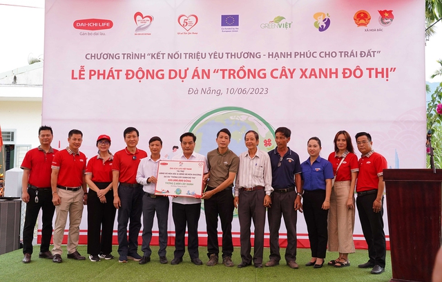 Dai-ichi Life Việt Nam phát động Dự án 'Trồng cây xanh đô thị' tại Đà Nẵng - Ảnh 1.