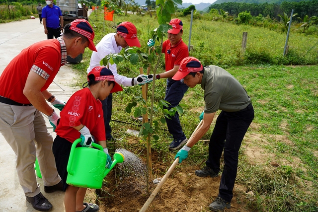 Dai-ichi Life Việt Nam phát động Dự án 'Trồng cây xanh đô thị' tại Đà Nẵng - Ảnh 4.
