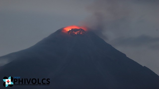 Philippines sơ tán gần 13.000 người vì núi lửa phun trào - Ảnh 2.