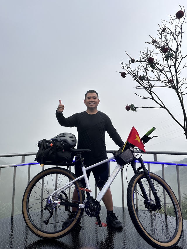 Chàng trai từng nặng 110 kg đạp xe xuyên Việt mở ra cuộc đời mới  - Ảnh 4.