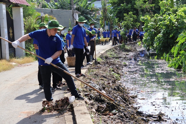 Những phần việc ý nghĩa của thanh niên tình nguyện - Ảnh 1.