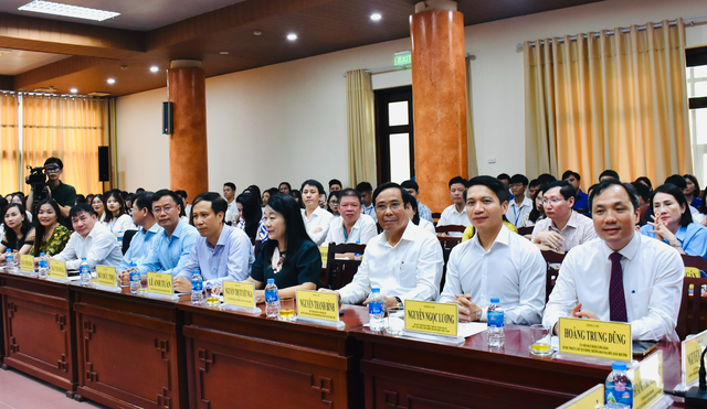 Hà Tĩnh gặp mặt 150 thanh niên, sinh viên tiêu biểu ở Hà Nội - Ảnh 2.