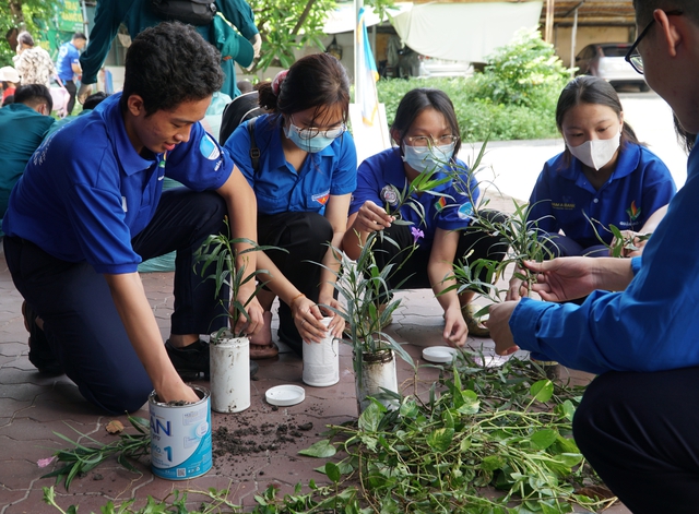  Đoàn viên thanh niên trồng 3.000 cây xanh cho mái ấm, nhà mở  - Ảnh 4.