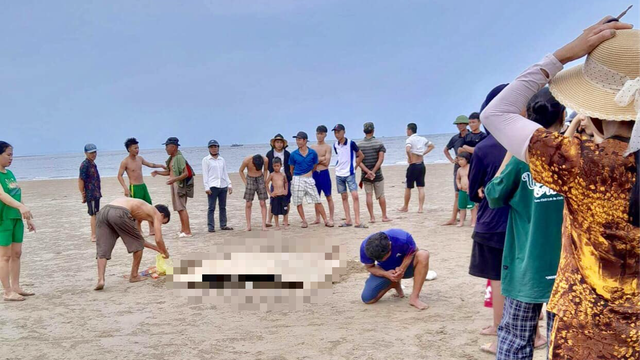3 trẻ bị chết đuối khi tắm biển ở thị xã Nghi Sơn - Ảnh 1.