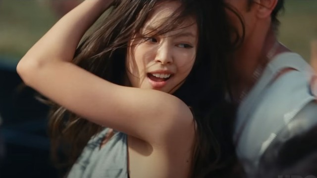 Bị chỉ trích khiêu dâm, phim có Jennie (BlackPink) vẫn hot nhất toàn cầu - Ảnh 1.