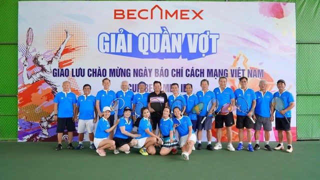Hào hứng Giải quần vợt giao lưu chào mừng ngày Báo chí Cách mạng Việt Nam - Ảnh 1.