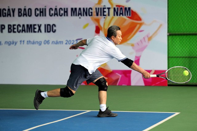 Hào hứng Giải quần vợt giao lưu chào mừng ngày Báo chí Cách mạng Việt Nam - Ảnh 4.