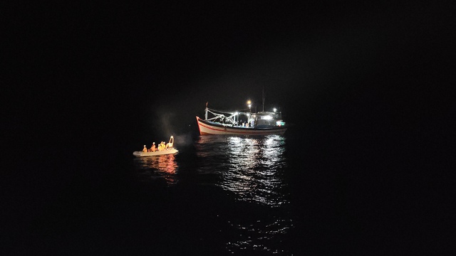 Cứu ngư dân viêm ruột thừa khi hành nghề ở quần đảo Hoàng Sa - Ảnh 1.