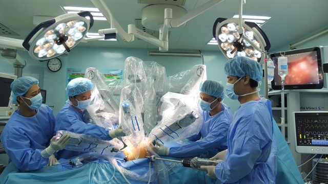 TP.HCM đột phá y tế chuyên sâu: Làm chủ công nghệ  phẫu thuật robot - Ảnh 1.