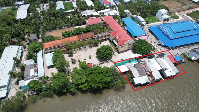 Vĩnh Long: Sạt lở bờ sông Trà Ôn, 8 căn nhà sụp xuống sông - Ảnh 1.