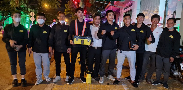 Đội cứu nạn xe miễn phí giữa đêm khuya - Ảnh 2. Đội cứu nạn xe miễn phí giữa đêm khuya - Ảnh 2.