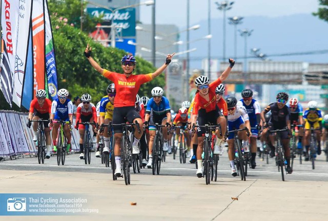 Đánh bại tay đua Trung Quốc, Nguyễn Thị Thật bảo vệ HCV xe đạp châu Á - Ảnh 2.