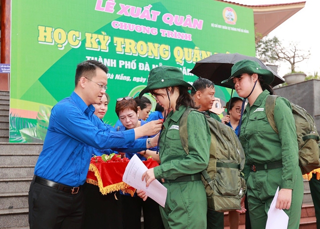 Học viên 'nhí' trải nghiệm Học kỳ trong quân đội tại Đà Nẵng - Ảnh 1.