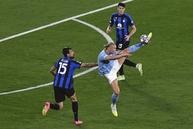 Inter trở lại thực tại nợ nần sau nỗi thất vọng ở Champions League - Ảnh 3.