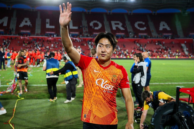 PSG bất ngờ đạt thỏa thuận với sao trẻ Hàn Quốc, Lee Kang-in - Ảnh 1.
