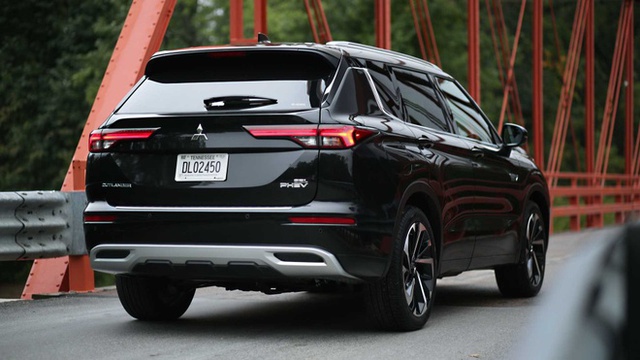 Mitsubishi Outlander thế hệ mới xuất hiện tại Việt Nam   - Ảnh 2.