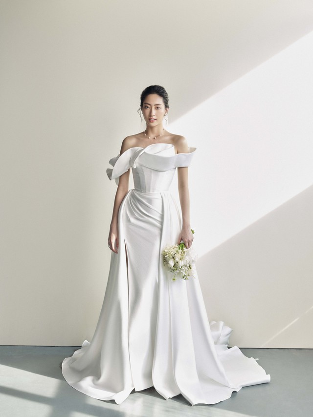 Hoa hậu Lương Thùy Linh lăng xê váy cưới hở vai    - Ảnh 6.