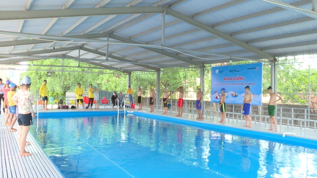 Quảng Trị: Khởi động dự án bơi an toàn cho trẻ em do Hoa Kỳ tài trợ - Ảnh 1.