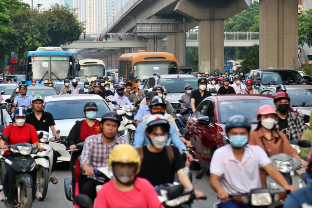 Hà Nội tiến tới 'cấm xe máy' ở 12 quận nội thành vào năm 2030 - Ảnh 1.