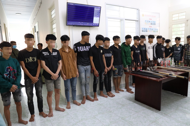 Tây Ninh: Ngăn chặn kịp thời 50 thanh thiếu niên dùng hung khí hỗn chiến trong đêmkhuya - Ảnh 1.