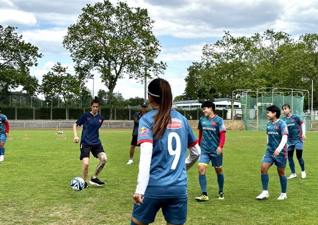 FIFA cử chuyên gia sang Đức để hỗ trợ đội tuyển nữ Việt Nam - Ảnh 2.