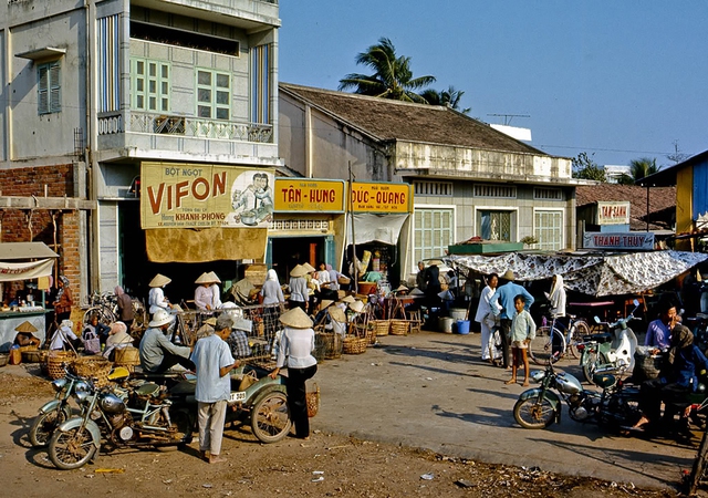 Bảng hiệu VIFON tại một cửa hàng những năm đầu thập niên 70