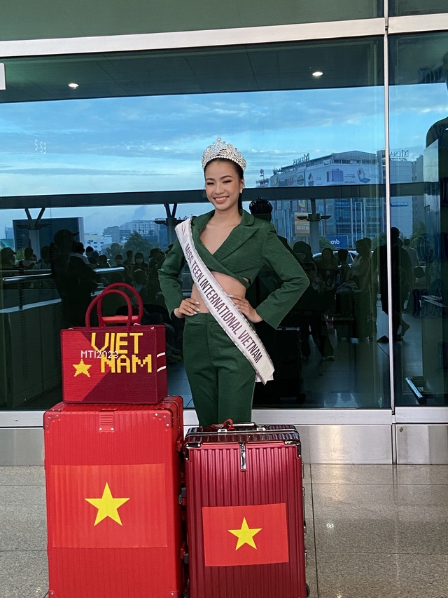 Bùi Vũ Xuân Nghi lên đường dự thi Miss Teen International 2023 - Ảnh 1.