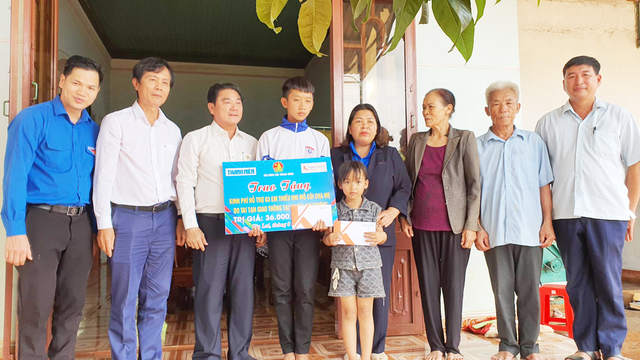 Quỹ từ thiện Kim Oanh phối hợp với Báo Thanh Niên đỡ đầu - Ảnh 1.