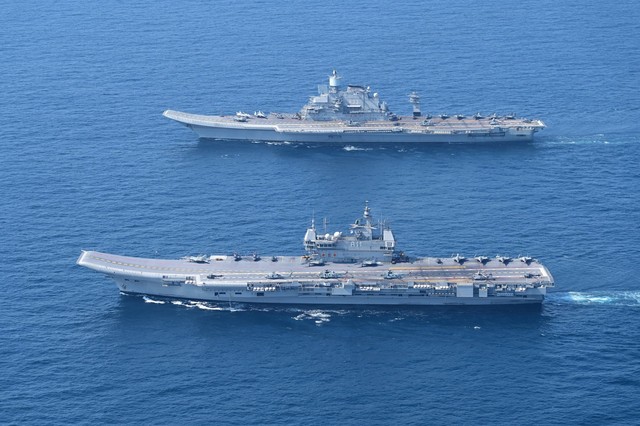 Hải quân Ấn Độ phô diễn năng lực Trung Quốc chưa làm được - Ảnh 1.
