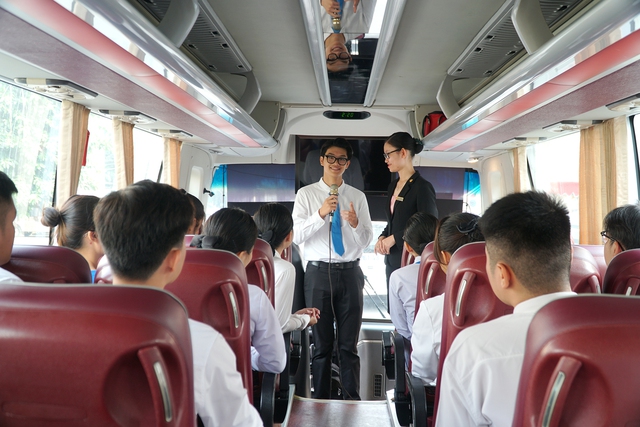 Sinh viên trường Saigontourist thực hành hướng dẫn viên
