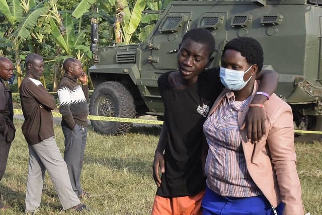 37 người chết, 6 người bị bắt cóc trong vụ tấn công trường học ở Uganda - Ảnh 1.