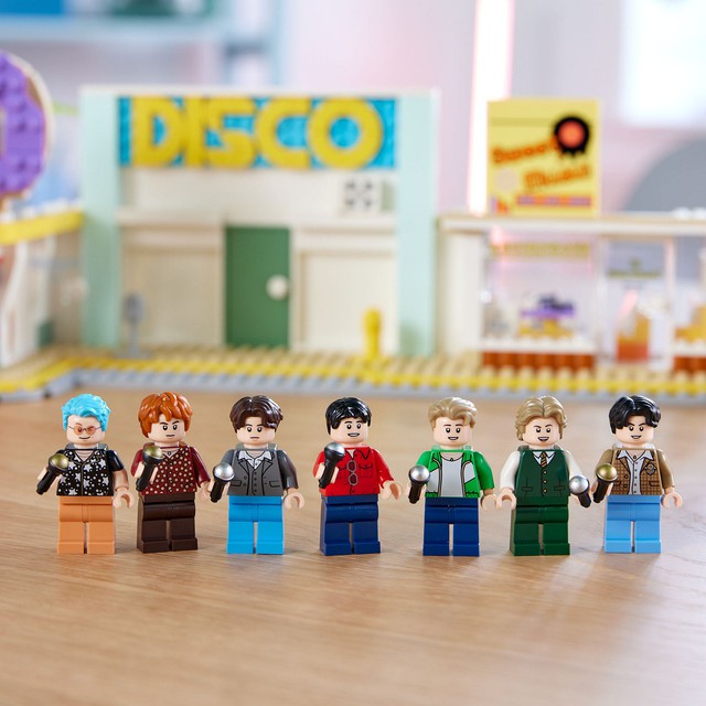 Nhóm nhạc BTS bước vào thế giới game LEGO - Ảnh 2.