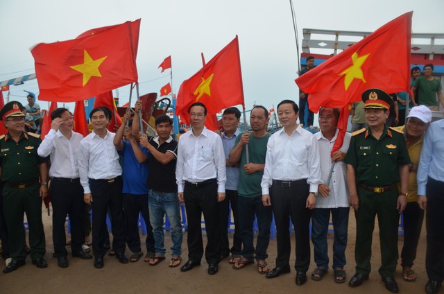 Chủ tịch nước Võ Văn Thưởng ra thăm đảo Phú Quý - Ảnh 3.
