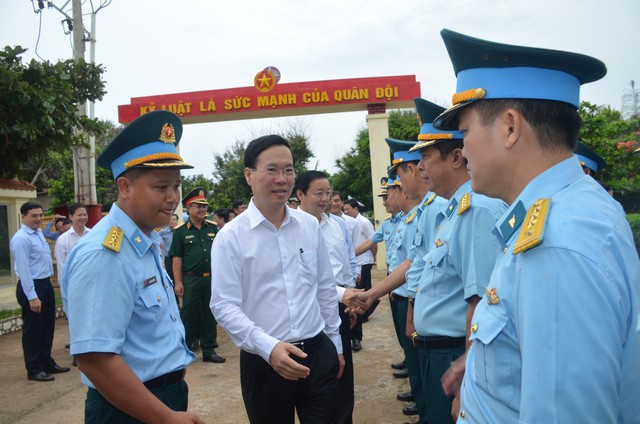 Chủ tịch nước Võ Văn Thưởng ra thăm đảo Phú Quý - Ảnh 1.