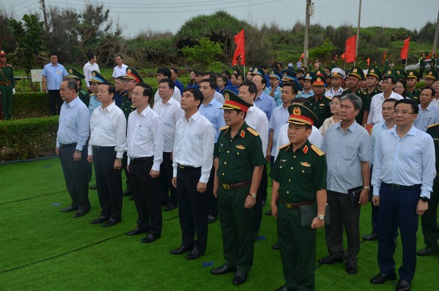 Chủ tịch nước Võ Văn Thưởng ra thăm đảo Phú Quý - Ảnh 4.