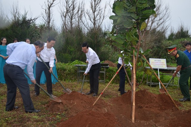 Chủ tịch nước Võ Văn Thưởng ra thăm đảo Phú Quý - Ảnh 5.