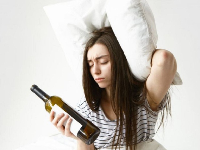 Ngủ trong lúc say có ảnh hưởng đến sức khỏe không ? - Ảnh 1.