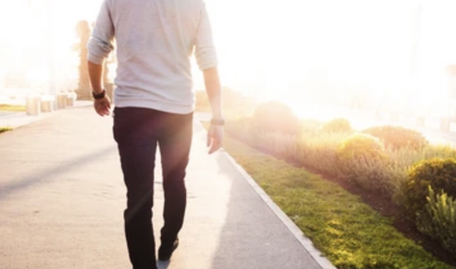 Nhìn cách bạn đi bộ để dự đoán sức khỏe của bạn - Ảnh 1.