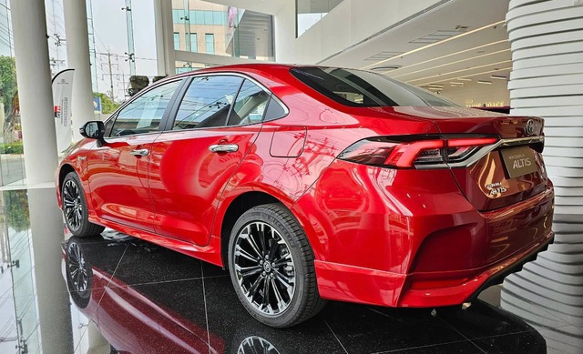 Toyota Corolla Altis 2023 nâng cấp hụt hơi 'đấu' Honda Civic   - Ảnh 2.