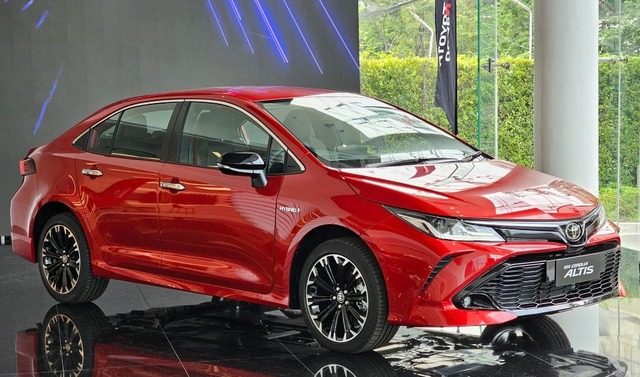 Toyota Corolla Altis 2023 nâng cấp hụt hơi 'đấu' Honda Civic   - Ảnh 1.